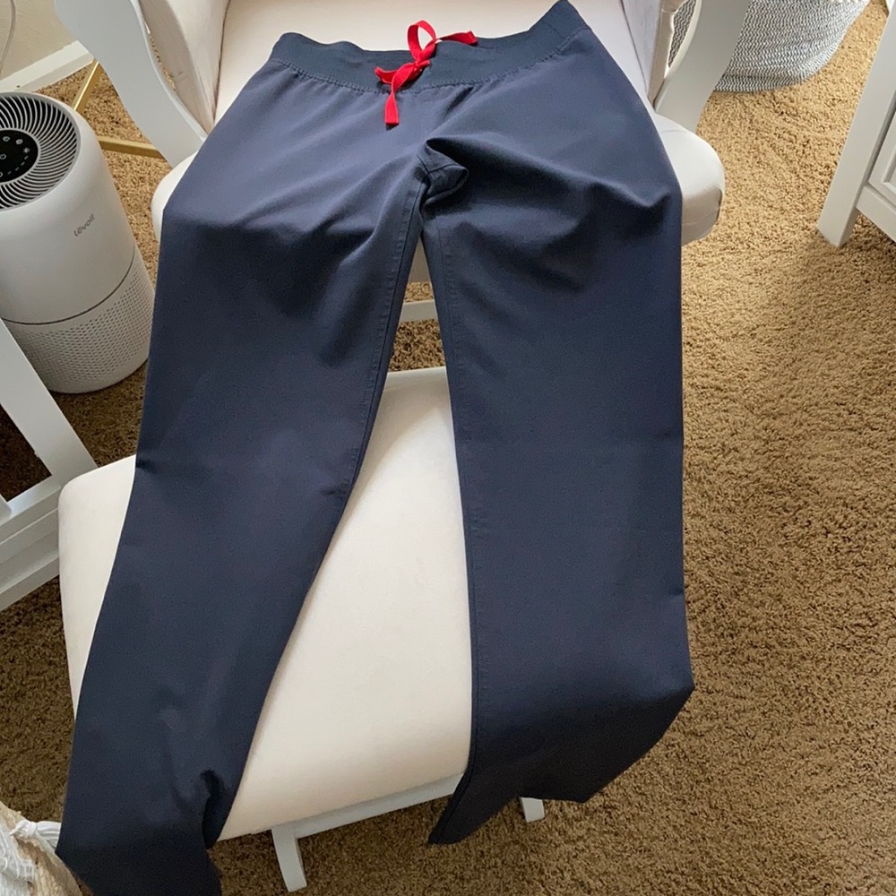 Figs scrub bottoms. Charcoal size XS Tall.